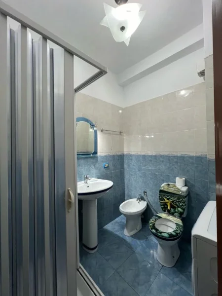 Tirane, jepet me qera apartament 3+1 Kati 2, 110 m² 800 € (Komuna e Parisit)