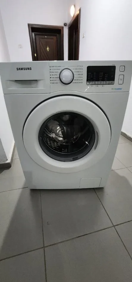Tirane, shes Lavatrice + tharese rrobash Lavatriçe SAMSUNG (Teknologjia Eco Bubble™, 8kg)