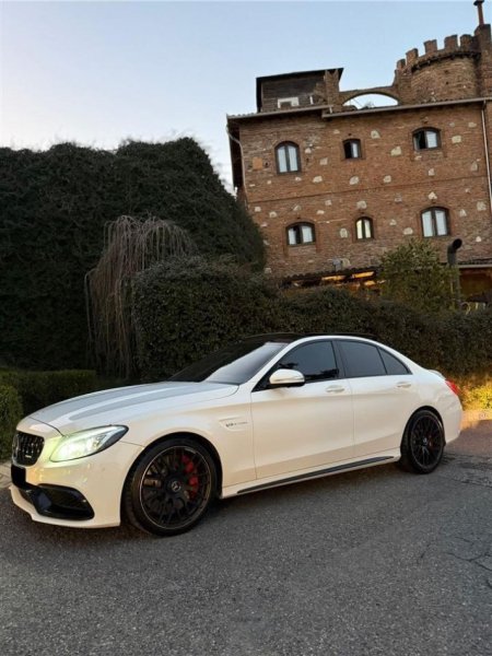 Tirane, shitet makine MERCEDES C63-s ///AMG Benzin, e bardhë automatik Klima 144.000 km