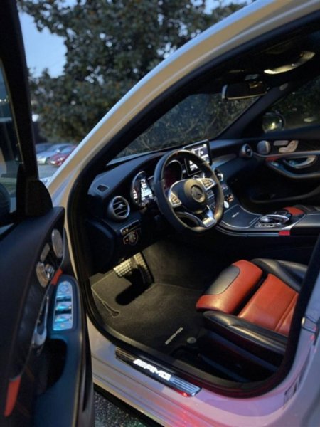 Tirane, shitet makine MERCEDES C63-s ///AMG Benzin, e bardhë automatik Klima 144.000 km