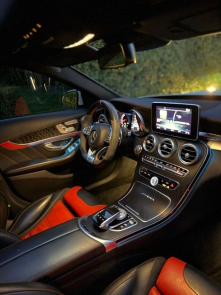 Tirane, shitet makine MERCEDES C63-s ///AMG Benzin, e bardhë automatik Klima 144.000 km