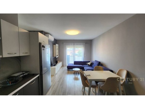 Tirane, jepet me qera apartament 2+1 Kati 3, 90 m² 640 € (Pas konvikteve te Inxhinierise se Ndertimit)