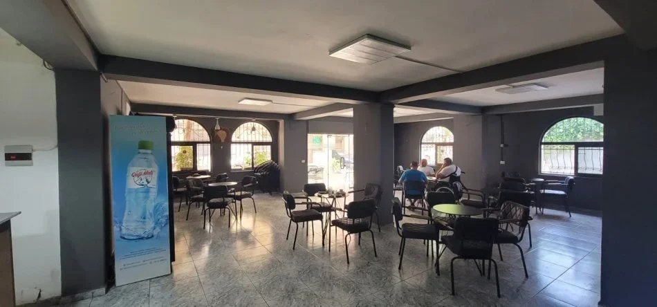 Tirane, shitet lokal Kati 0, 125 m² 200.000 € (Brrylit)