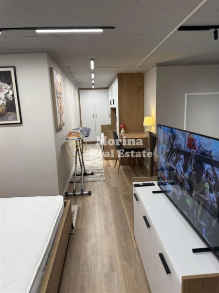 Tirane, jepet me qera apartament duplex 1+1 Kati 1, 70 m² 650 € (Golden Park)