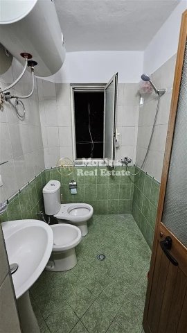 Tirane, jepet me qera apartament 2+1 Kati 4, 70 m² 550 € (Rruga 5 Maji–Ish Uzina Dinamo)