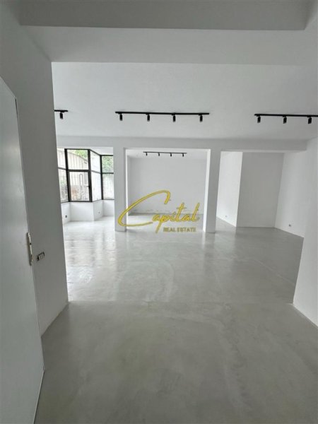 Tirane, jepet me qera ambjent biznesi Kati 0, 100 m² 1.000 € (QENDER)