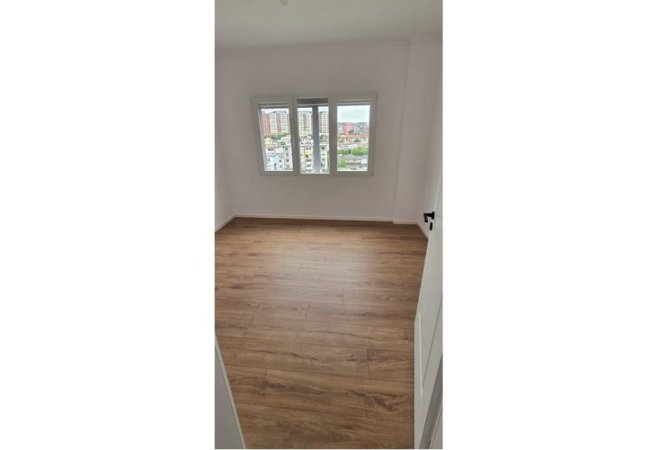 Tirane, shitet apartament 1+1 Kati 7, 53 m² 115.000 € (Rruga Irfan Tomini)