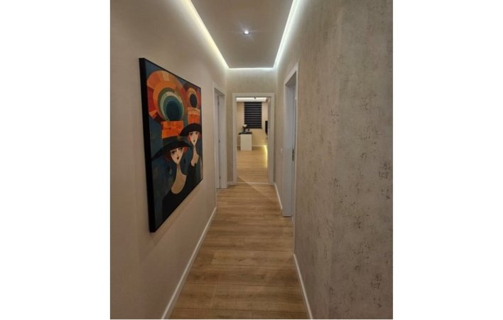 Tirane, shitet apartament 1+1+Aneks+Ballkon Kati 3, 107 m² 265.000 € (Pazari i Ri, Tiranë, TT 2171)