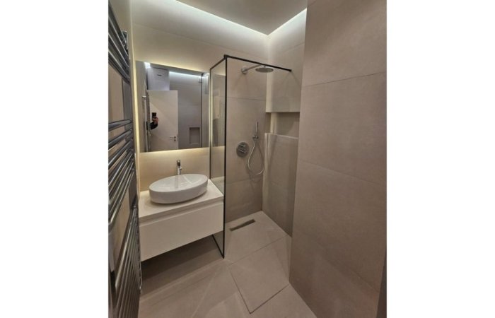Tirane, shitet apartament 1+1+Aneks+Ballkon Kati 3, 107 m² 265.000 € (Pazari i Ri, Tiranë, TT 2171)