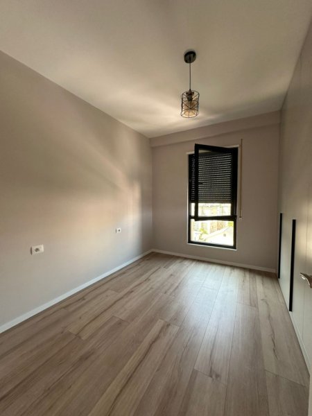 Tirane, jepet me qera apartament 2+1 Kati 4, 103 m² 1000 € (Rezidenca Erli, Rruga Xhanfize Keko, Porcelan, Tiranë, TT 2182)