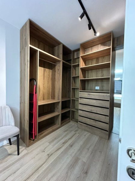 Tirane, jepet me qera apartament 2+1 Kati 4, 103 m² 1000 € (Rezidenca Erli, Rruga Xhanfize Keko, Porcelan, Tiranë, TT 2182)