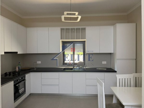 Tirane, jepet me qera shtepi 3+1 Kati 0, 120 m² 800 € (Sauk)