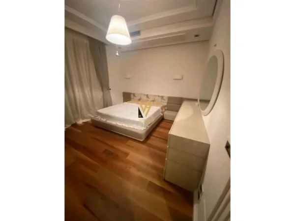 Tirane, jepet me qera apartament 1+1+Aneks+Ballkon Kati 2, 75 m² 700 € (PAZARI I RI)