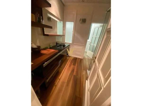 Tirane, jepet me qera apartament 1+1+Aneks+Ballkon Kati 2, 75 m² 700 € (PAZARI I RI)