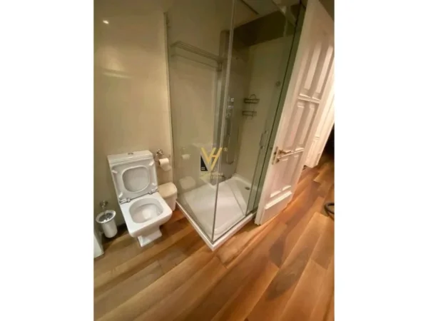 Tirane, jepet me qera apartament 1+1+Aneks+Ballkon Kati 2, 75 m² 700 € (PAZARI I RI)