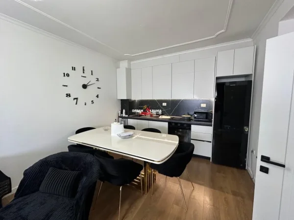 Tirane, shitet apartament 2+1 Kati 9, 90 m² 153.000 € (ne rrugen Xhanfize Keko prane Universitetit Europian)