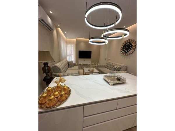Tirane, shes apartament 1+1 Kati 8, 66 m² 123.000 € (Perballa Kompleksit Fratari)