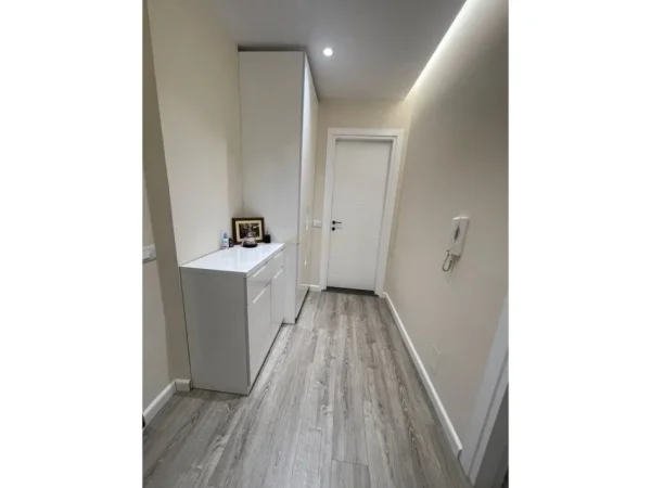 Tirane, shes apartament 1+1 Kati 8, 66 m² 123.000 € (Perballa Kompleksit Fratari)