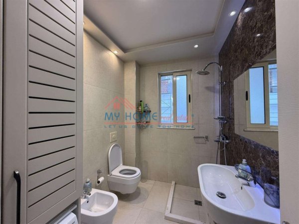 Tirane, jepet me qera apartament 2+1+Ballkon Kati 3, 97 m² 700 € (Kopeshti Zologjik)