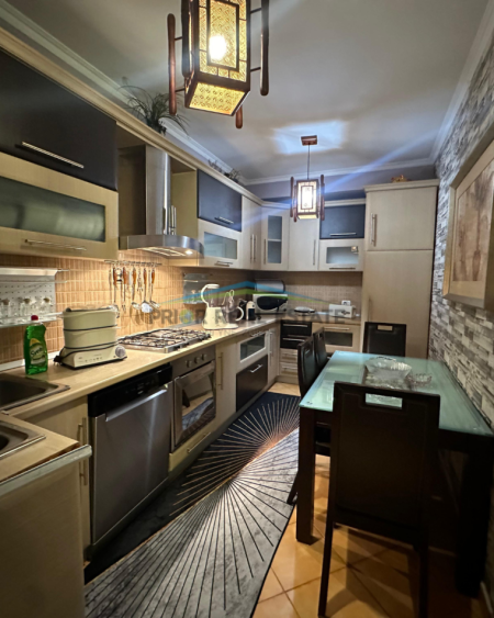 Tirane, jepet me qera apartament 1+1+Ballkon Kati 4, 75 m² 700 € (Stadiumi Air Albania)
