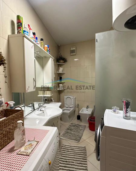 Tirane, jepet me qera apartament 1+1+Ballkon Kati 4, 75 m² 700 € (Stadiumi Air Albania)