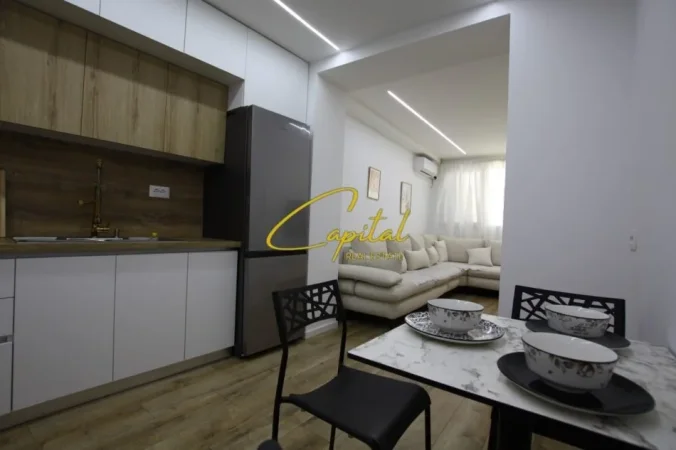 Tirane, jepet me qera apartament 1+1 Kati 0, 65 m² 650 € (21 DHJETORI)