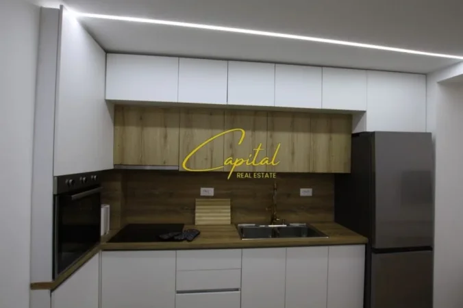 Tirane, jepet me qera apartament 1+1 Kati 0, 65 m² 650 € (21 DHJETORI)