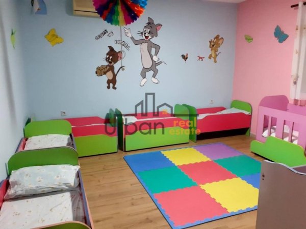 Tirane, jepet me qera ambjent biznesi Kati 0, 200 m² 1.000 € (Yzberisht)
