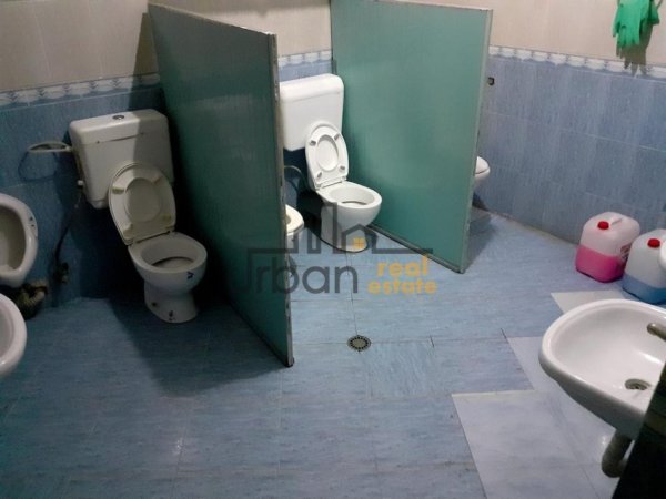 Tirane, jepet me qera ambjent biznesi Kati 0, 200 m² 1.000 € (Yzberisht)