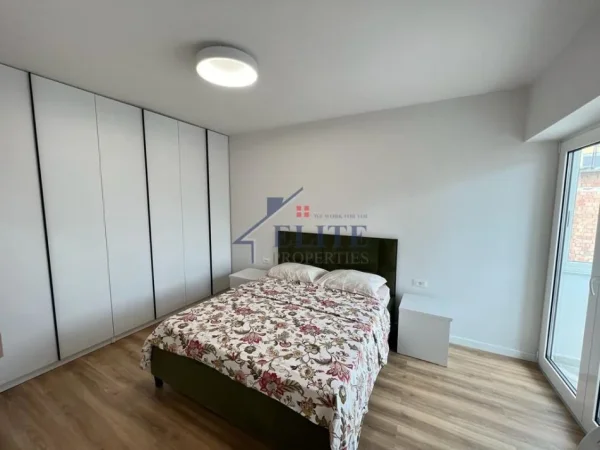 Tirane, jepet me qera apartament 1+1+Ballkon Kati 4, 65 m² 700 € (Rruga e Durresit)