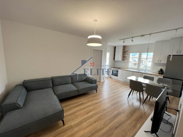Tirane, jepet me qera apartament 1+1+Ballkon Kati 4, 65 m² 700 € (Rruga e Durresit)