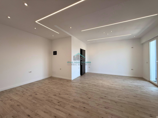 Vlore, shitet apartament 1+1+Ballkon Kati 9, 78 m² 125.000 € (PRANE ZJARRFIKESES)