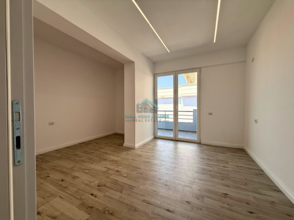 Vlore, shitet apartament 1+1+Ballkon Kati 9, 78 m² 125.000 € (PRANE ZJARRFIKESES)