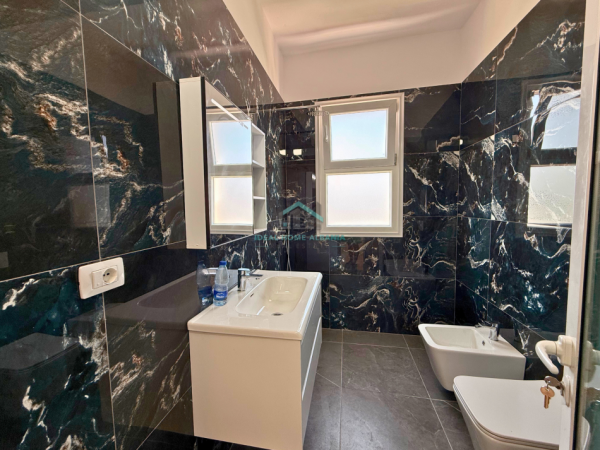 Vlore, shitet apartament 1+1+Ballkon Kati 9, 78 m² 125.000 € (PRANE ZJARRFIKESES)