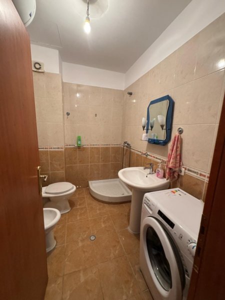 Tirane, jepet me qera apartament 2+1 Kati 2, 96 m² 400 € (Nela 6)