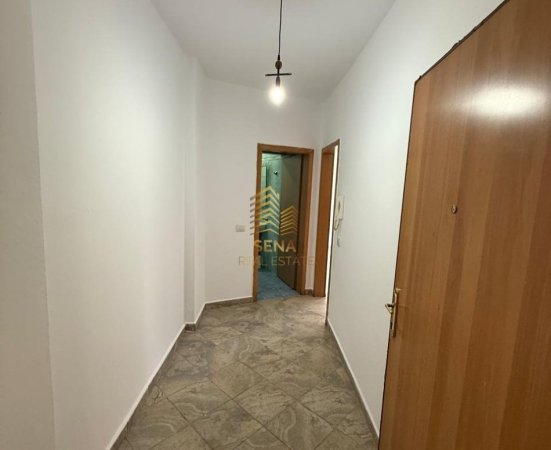 Tirane, shitet garsonier 1+1 Kati 3, 45 m² 110.000 € (Rruga Luigj Gurakuqi, prane Sheshit Avni Rustemi)