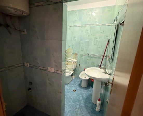 Tirane, shitet garsonier 1+1 Kati 3, 45 m² 110.000 € (Rruga Luigj Gurakuqi, prane Sheshit Avni Rustemi)