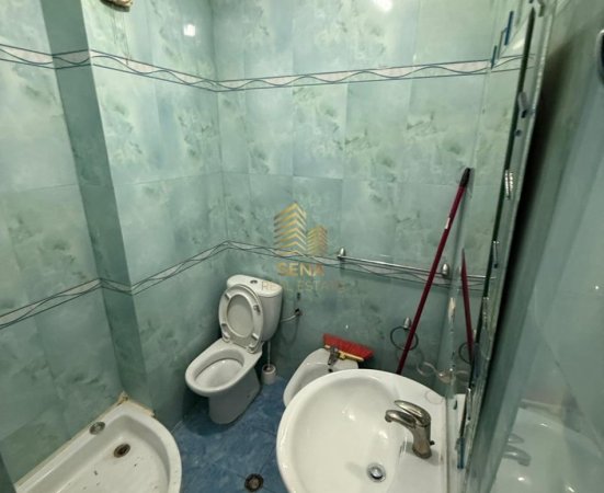 Tirane, shitet garsonier 1+1 Kati 3, 45 m² 110.000 € (Rruga Luigj Gurakuqi, prane Sheshit Avni Rustemi)