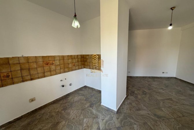 Tirane, shitet garsonier 1+1 Kati 3, 45 m² 110.000 € (Rruga Luigj Gurakuqi, prane Sheshit Avni Rustemi)