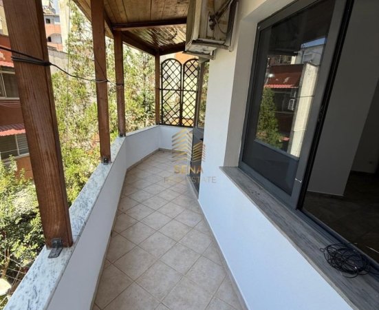 Tirane, shitet garsonier 1+1 Kati 3, 45 m² 110.000 € (Rruga Luigj Gurakuqi, prane Sheshit Avni Rustemi)