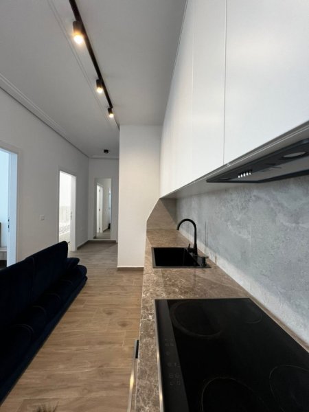 Tirane, jepet me qera apartament 2+1 , 100 m² 900 € 