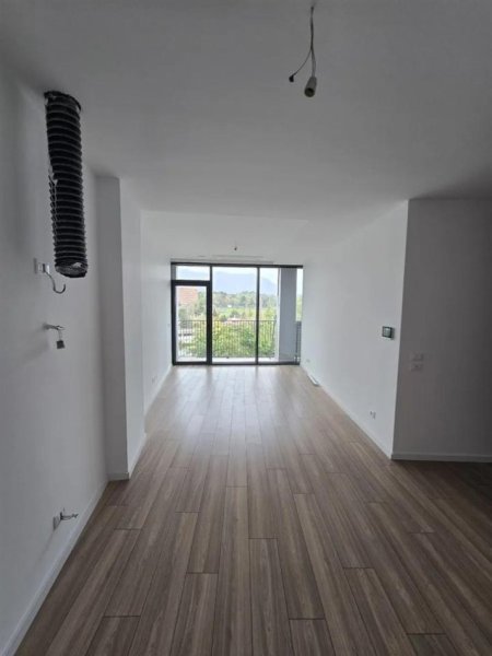 Tirane, jepet me qera zyre Kati 2, 92 m² 1.200 € (Lake View Residence)