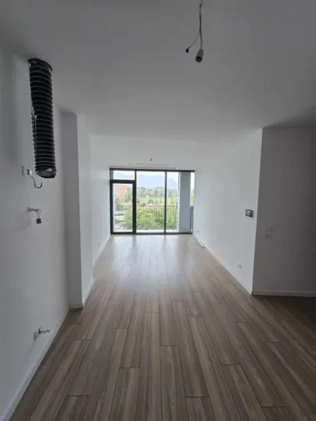 Tirane, jepet me qera zyre Kati 2, 92 m² 1.200 € (Lake View Residence)