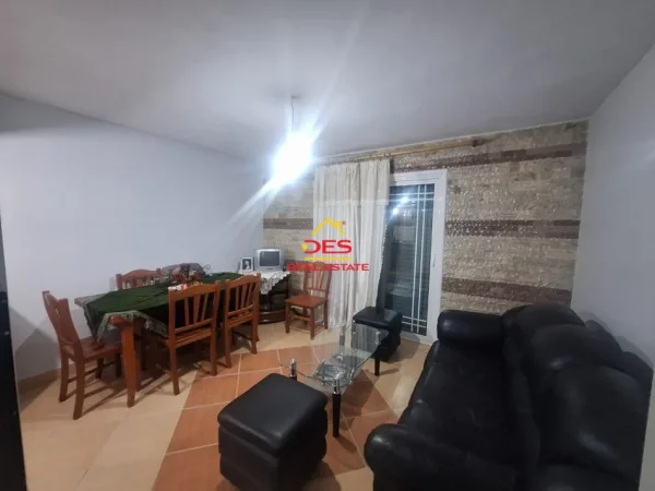 Vlore, shitet apartament 1+1+Ballkon Kati 5, 57 m² 72.000 € (Rruga Sadik Zotaj)