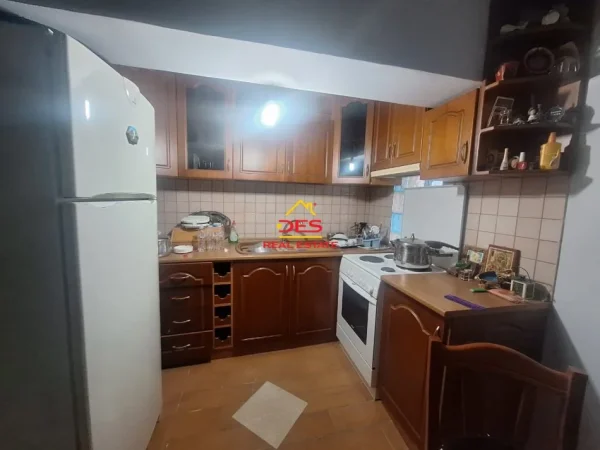 Vlore, shitet apartament 1+1+Ballkon Kati 5, 57 m² 72.000 € (Rruga Sadik Zotaj)
