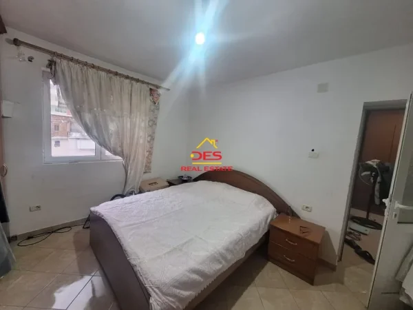 Vlore, shitet apartament 1+1+Ballkon Kati 5, 57 m² 72.000 € (Rruga Sadik Zotaj)