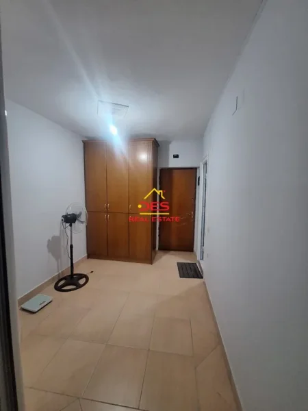 Vlore, shitet apartament 1+1+Ballkon Kati 5, 57 m² 72.000 € (Rruga Sadik Zotaj)