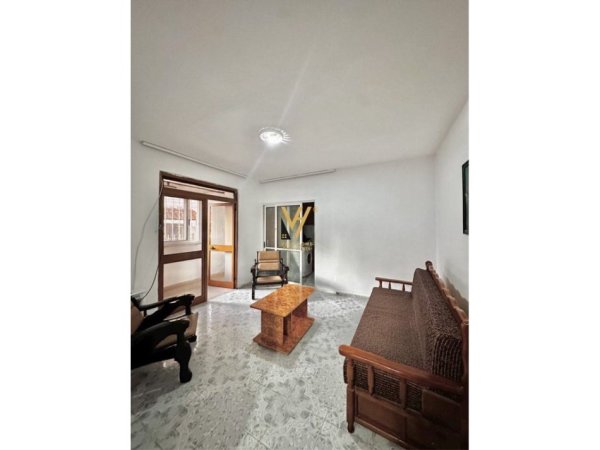 Tirane, jepet me qera apartament 1+1+Aneks+Ballkon Kati 1, 40 m² 400 € (STADIUMI DINAMO)