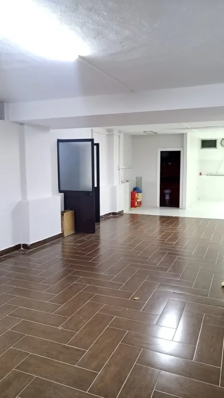 Tirane, shitet ambjent biznesi Kati 0, 109 m² 120.000 € (Pallati me Shigjeta)