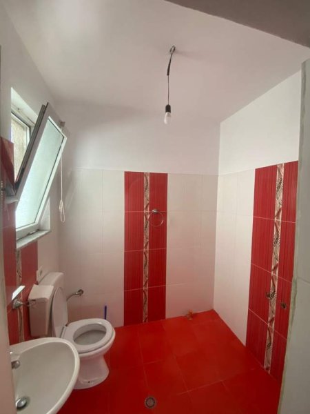 Tirane, jepet me qera apartament 3+1+BLK Kati 2, 120 m² 400 Euro (Zana Floqi)